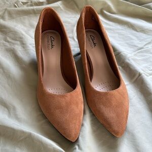 Clarks Collection Teresa Step dark tan suede pumps, size 8M